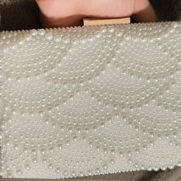 💎 Embellished Clutch 💎 - Picture 7 of 8